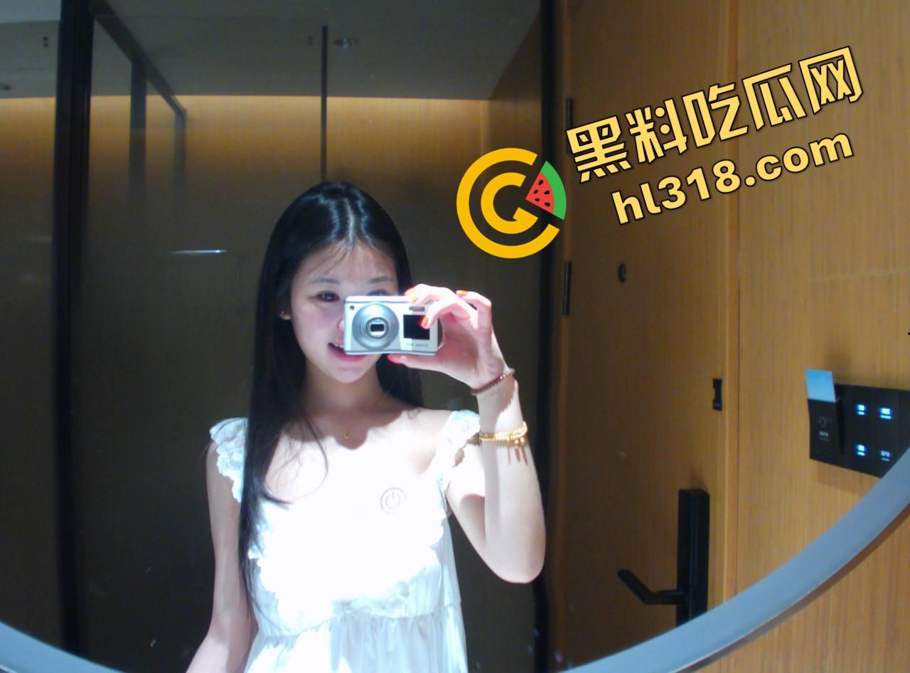 约炮美甲店少妇本想随便玩,结果喷成水龙头,直接喊兄弟组队3P,骚货嘴上说害羞下面一刻都不停!-1