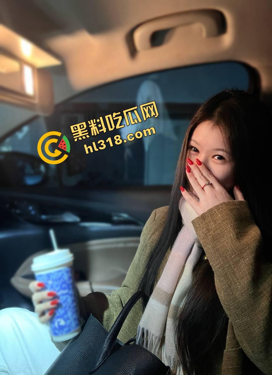 约炮美甲店少妇本想随便玩,结果喷成水龙头,直接喊兄弟组队3P,骚货嘴上说害羞下面一刻都不停!-4