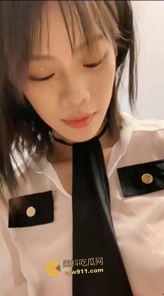 广东职院露脸美女【刘林海】，私下约金主调教，金主栓狗链玩弄嫩穴，直叹“操过最浪的婊子”！-2