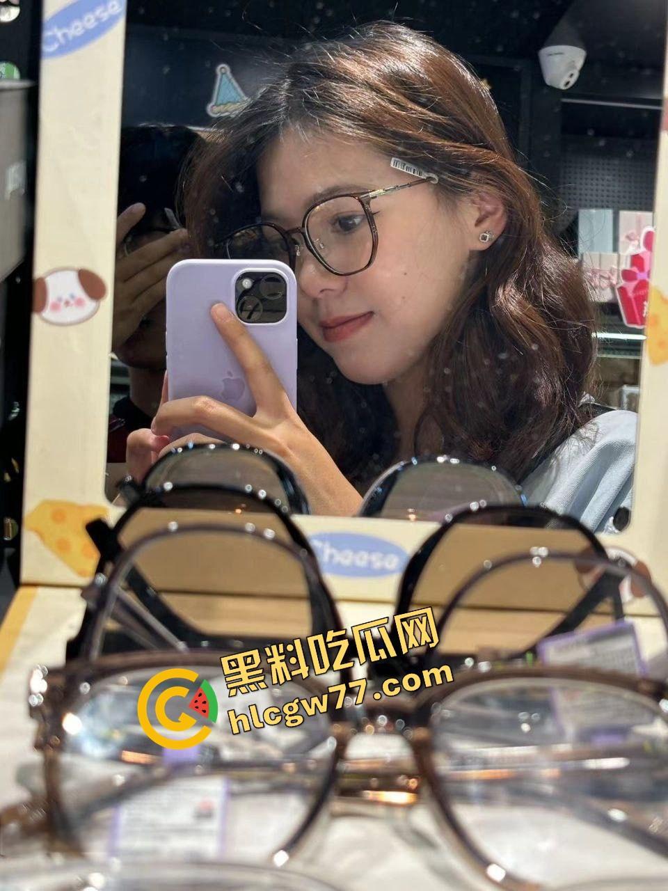 世界上最大的背刺，成都女孩【周然】手机借闺蜜打游戏，结果闺蜜偷看到她大量私密，友谊当场粉碎！-2