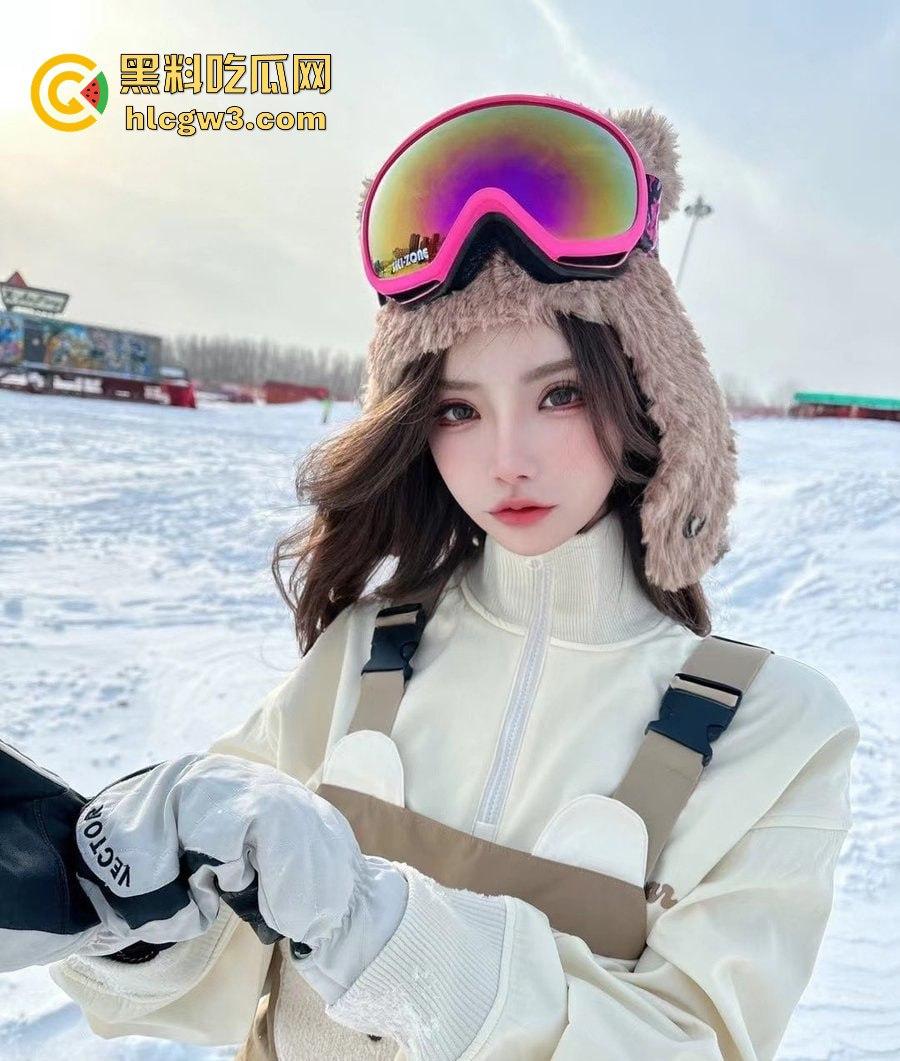 上海极品TS『刘依依』美到让直男怀疑人生 这颜值炸裂打破次元壁 上半身绝杀 你敢认是TS吗？-15