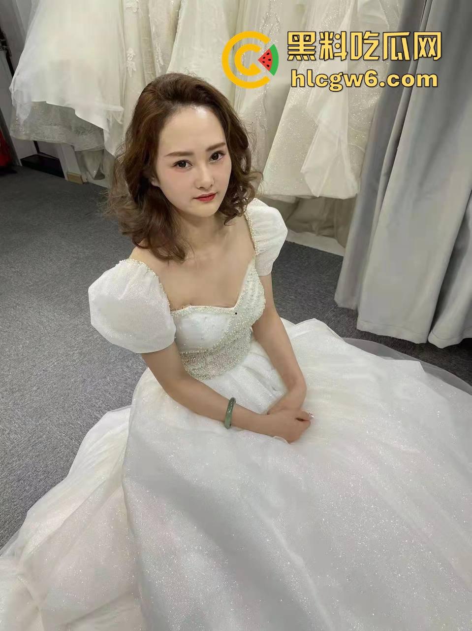 绿帽大瓜曝光！沈阳人妻『苗青凤』房产中介成公交车，独乐乐不如众乐乐，男人全城轮番上，这绿帽绿得发光！-1