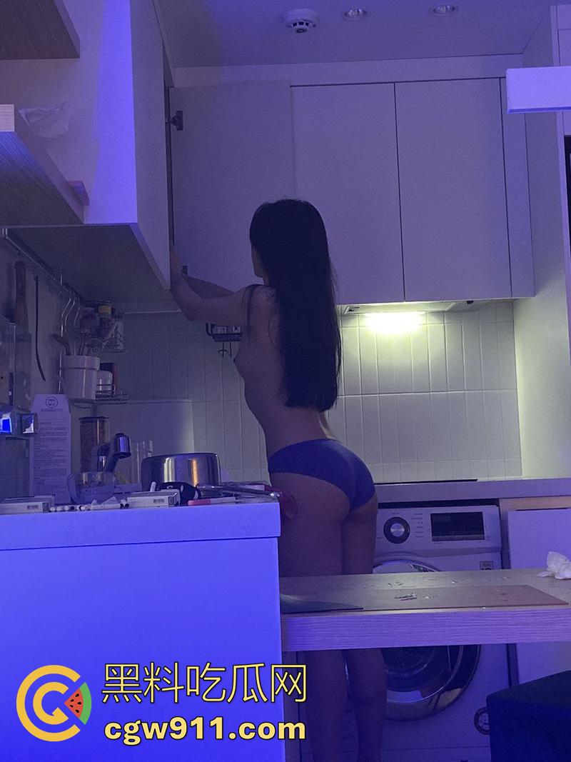 穷人女神富人母狗,完美身材嫩妹被捆绑调教,栓狗链跪地任由主人虐穴,写满淫语被主人各种凌虐爆操!-1