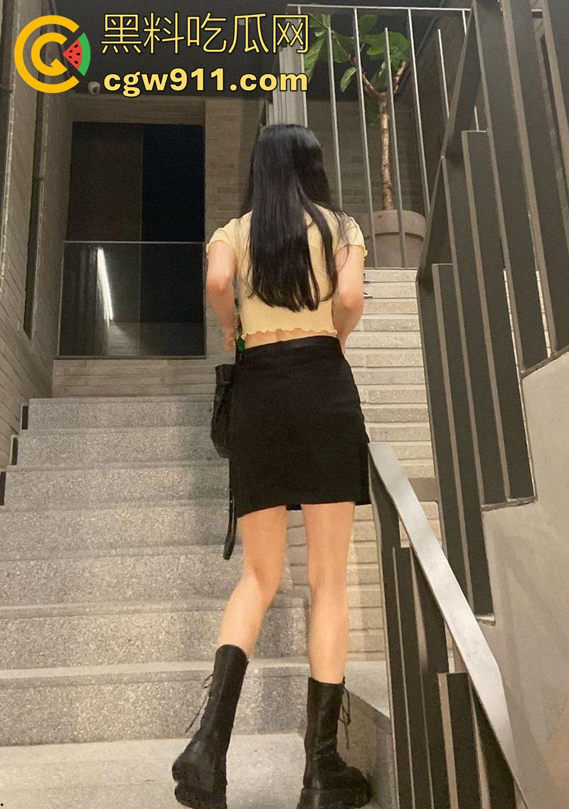 穷人女神富人母狗,完美身材嫩妹被捆绑调教,栓狗链跪地任由主人虐穴,写满淫语被主人各种凌虐爆操!-6