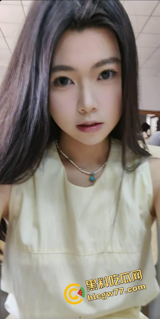 舔技封神『菜利瑜』私拍流出爆红,甜妹跪舔深喉变公共肉嘴,装乖现实舔J舔到射三次!-5