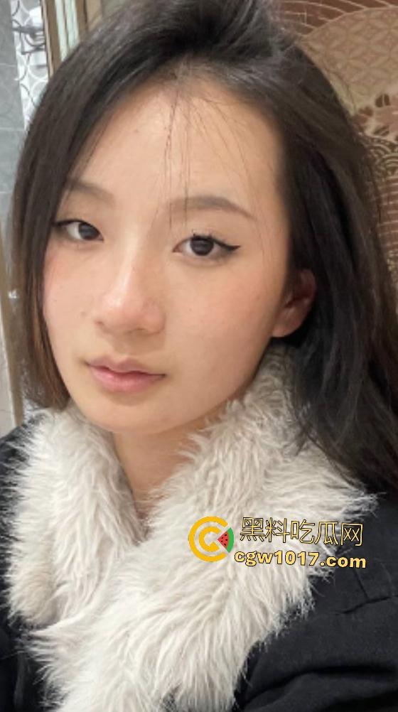 北京大学【王凌凌】,从没尝过18厘米巨屌,躺吃深喉享受,被男友掐脖猛草内射,素吃腻了来点肉也不错!-1