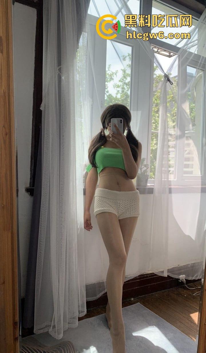 润到韩国钓上极品韩国少女,土豪带妹子乡间小道停车,直接在车里吹箫被口爆,这骚操作真是会来事!-9