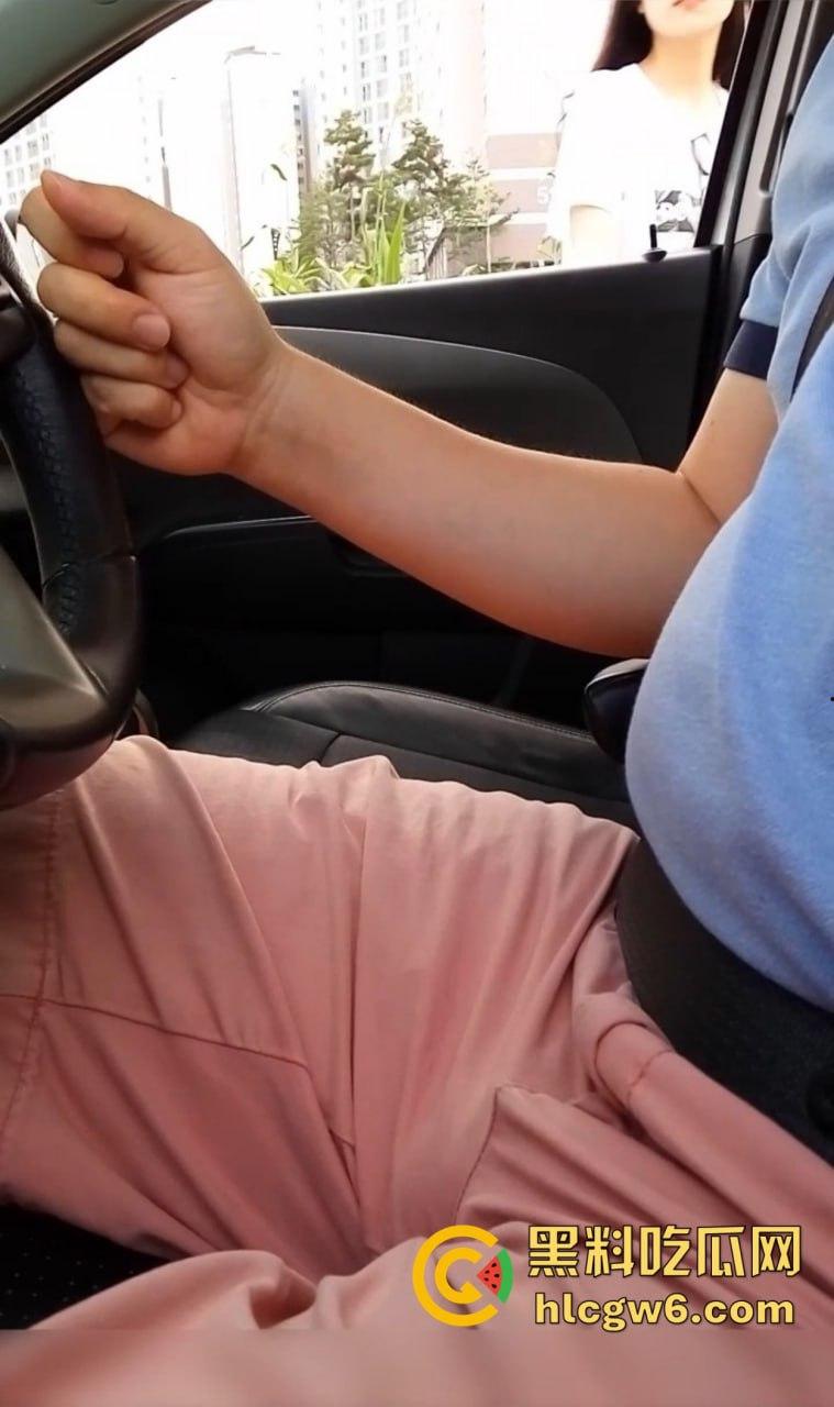 润到韩国钓上极品韩国少女,土豪带妹子乡间小道停车,直接在车里吹箫被口爆,这骚操作真是会来事!-10