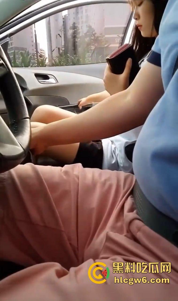 润到韩国钓上极品韩国少女,土豪带妹子乡间小道停车,直接在车里吹箫被口爆,这骚操作真是会来事!-20