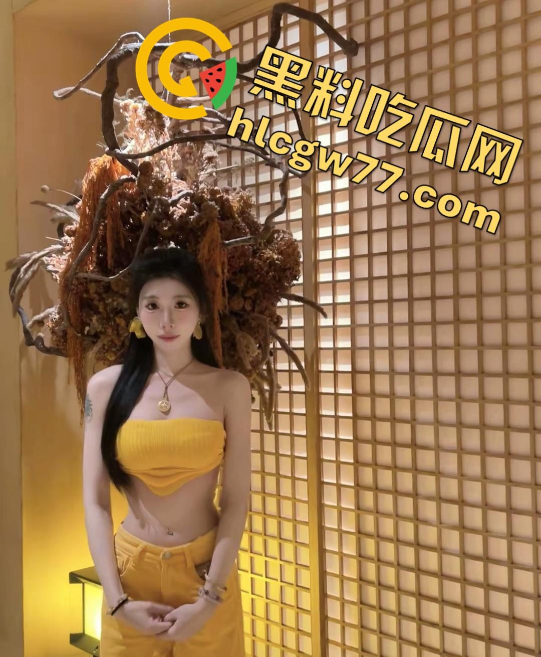 抖音【菜菜子】车震堂弟，户外露出被后入发动机盖都压凹了，观音坐莲吸收人体精华！-2