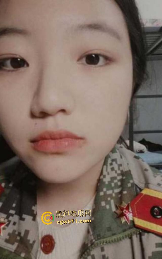 广州大一清纯少女【赵薇薇】网调黑料,自拍抠穴喷潮在阴蒂画圈按摩,线下约炮无套猛干!-5