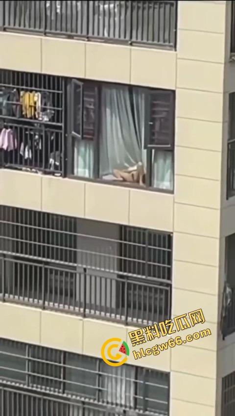 集美逆天操作，阳台晒鲍鱼不拉窗帘，白天晒鲍鱼，晚上老公就地现吃，主打一个鲜嫩刺激！-3
