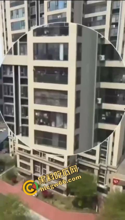 集美逆天操作，阳台晒鲍鱼不拉窗帘，白天晒鲍鱼，晚上老公就地现吃，主打一个鲜嫩刺激！-8