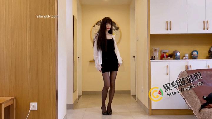 B站【热香槟】高价定制 露脸裸舞视频 和发在B站穿衣版 形成反差对比-1