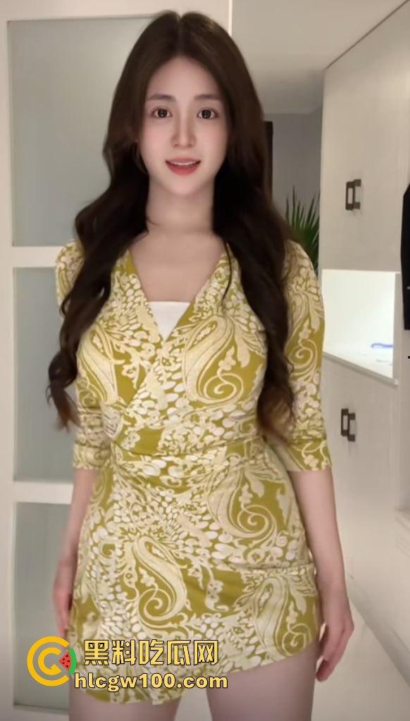 抖音擦边女神『小黄鱼』凭骚气出圈，直播思路清晰擦边到位，粉丝边掏钱包边咨询医美，钱包空了还得了！-6