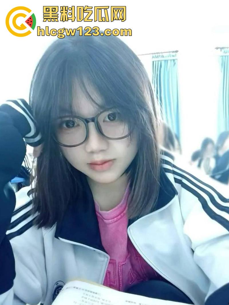 变态淫父送女儿去外地考试，在宾馆没忍住强上性感乖女儿，身材白嫩翘臀Q弹，后入啪啪极致淫荡！-4