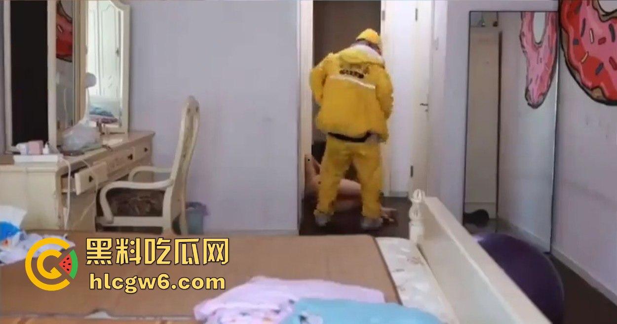 美团宣传片送炮小哥出新高度,剧情堪比三级片,男主日完逼拔屌无情跑得比外卖还快,裤子穿好全程不带犹豫!-2