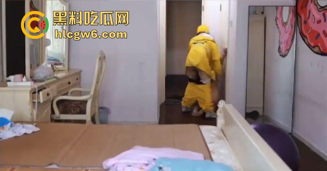 美团宣传片送炮小哥出新高度,剧情堪比三级片,男主日完逼拔屌无情跑得比外卖还快,裤子穿好全程不带犹豫!-4