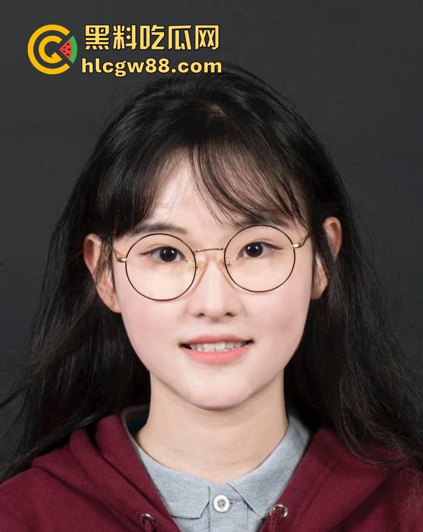 广东工业大学眼镜学生妹【周扬莹】男友相约酒店 情趣睡衣先上阵 男友大量精子往逼里面猛灌的视频曝光！-1