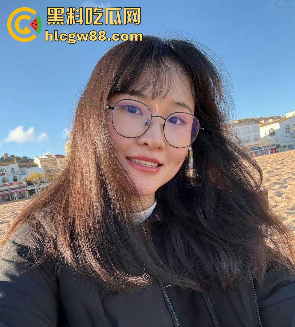 广东工业大学眼镜学生妹【周扬莹】男友相约酒店 情趣睡衣先上阵 男友大量精子往逼里面猛灌的视频曝光！-3