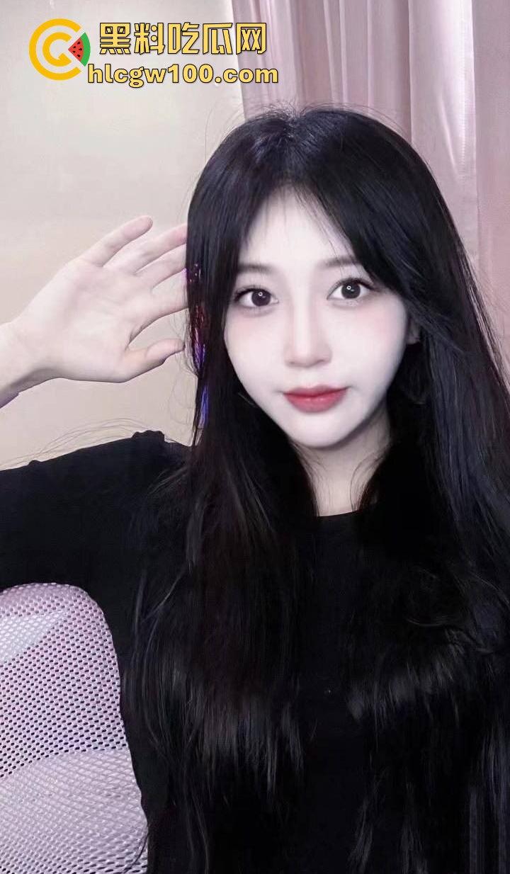 长沙舞蹈学院清纯反差舞蹈生【吴萱莉】约炮被曝光，极品小母狗喜爱约炮求着男主狠狠抽插！-1