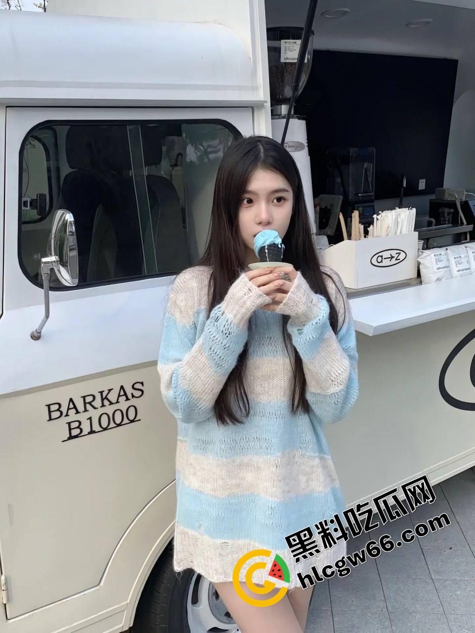 长沙KTV骚女一边唱爱拼才会赢一边坐在大哥鸡巴上骑出高音,敬业表演全程不跑调,大哥射完还夸专业!-1