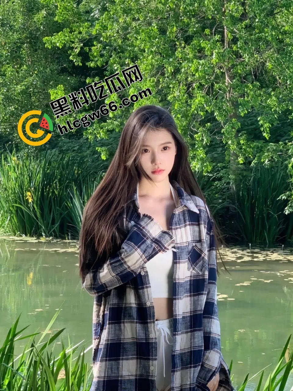 长沙KTV骚女一边唱爱拼才会赢一边坐在大哥鸡巴上骑出高音,敬业表演全程不跑调,大哥射完还夸专业!-2