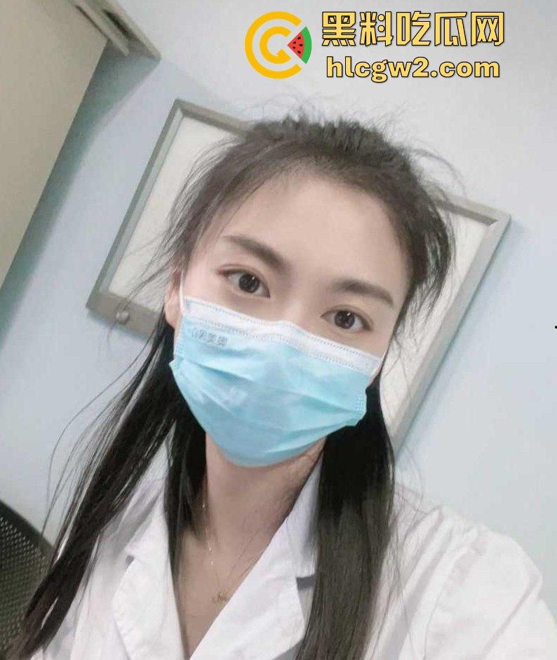 长沙医院医生『郝语彤』酒店开房被操到翻白眼！骚货医生玩3P，三个洞被猛操，叫声骚到让人腿软！-12