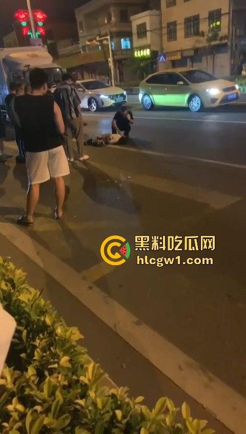 潮州龙湖镇大货车直接撞死俩小孩，惨到司机吓傻，路人哭得肝肠寸断！-7