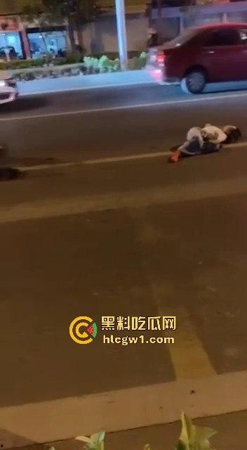 潮州龙湖镇大货车直接撞死俩小孩，惨到司机吓傻，路人哭得肝肠寸断！-10