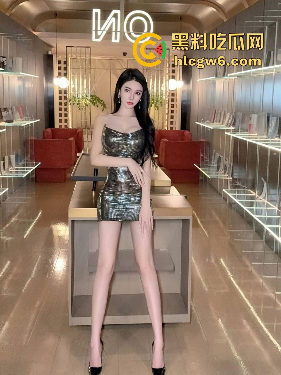 北京大长腿女神黑丝御姐【克鲁鲁】华伦天奴加攻速被富哥操翻 各种暴力姿势全解锁,男人最爱的尤物就是她!-11