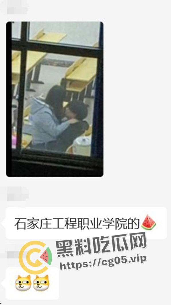 石家庄工程学院情侣教室内直接口交 被同学偷拍曝光到网上 年轻人就是喜欢随时随地来一炮-1