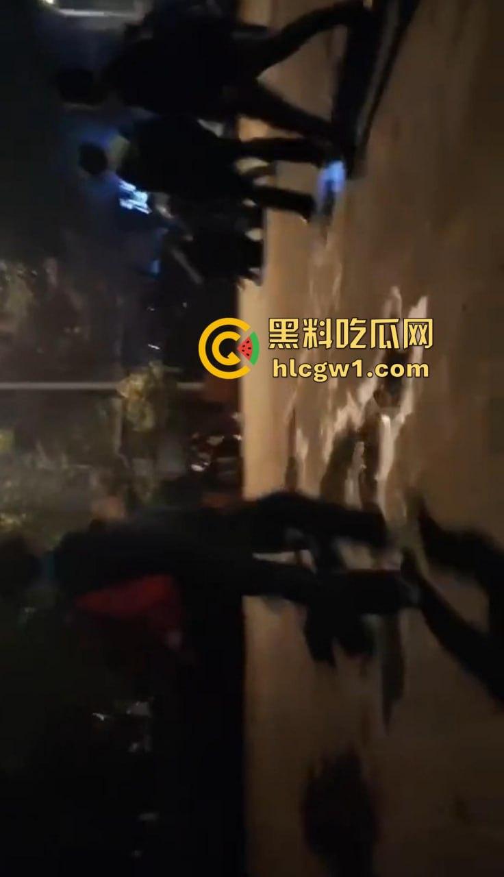 四川自贡富顺县斗殴闹出人命!精神小伙打架打崩,掏刀捅胸鲜血四溅,心肺复苏都白搭!-6