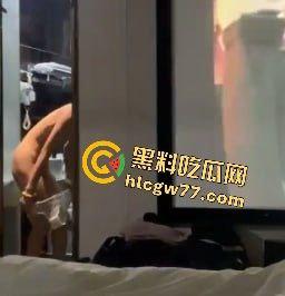 1米7大长腿黑丝学姐!学校清纯人设崩塌,酒店被男友偷拍调教视频流出!后入肥臀黑丝!-4