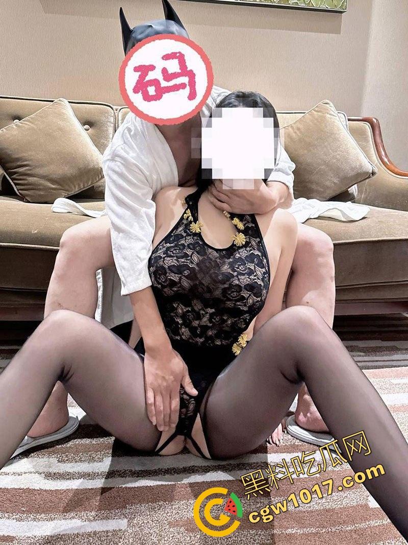 极品微胖肉身菩萨【放逐的灵魂】肥臀骑乘视频流出，不夸张的说这蜜桃臀是我目前看过最顶的，这极品身材猛烈骑乘后入，真顶不住啊！-1