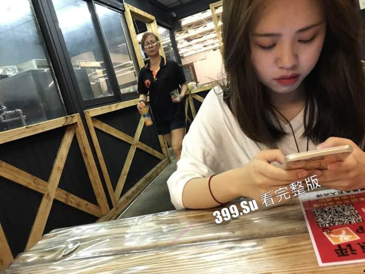 长相甜美的大一新生 抢手学妹被校内老油条设酒局灌醉  带回房间拍摄迷奸视频  露脸无套内射-4