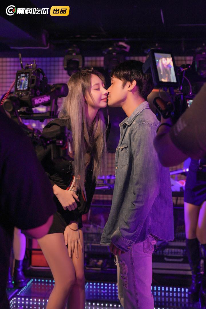 黑料吃瓜网出品-《江南第一小屌童锦程798&吴柳芳之花小龙&王老师爱情故事》第四集！-13