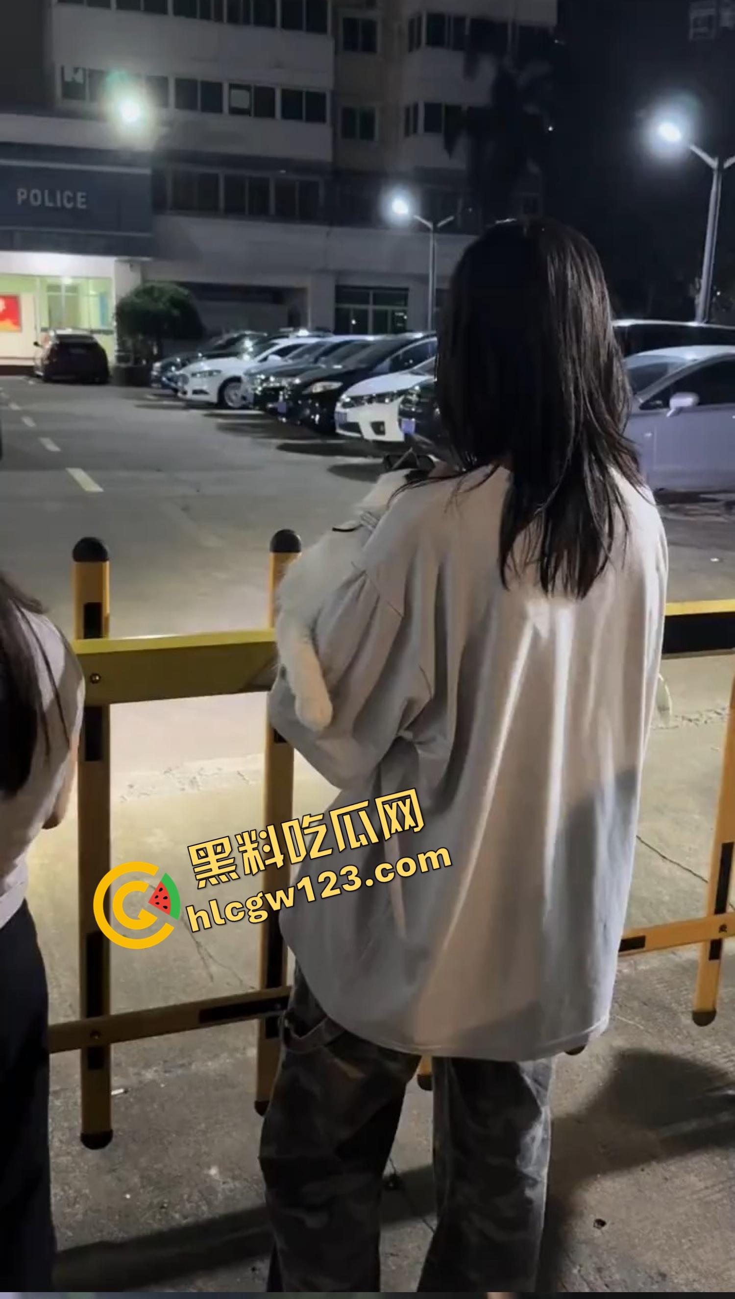 海南海口宝马车拖行小猫致死，群众当街怒吼追车，司机被围送派出所,这是碾压良知！-7