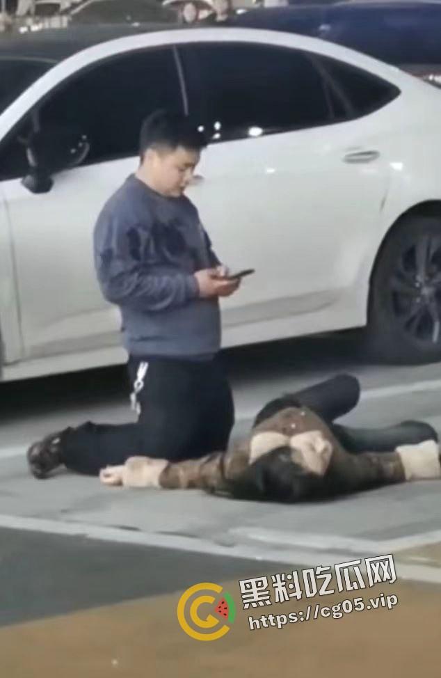 南昌红谷滩 男子拔刀怒砍小三 误伤自己老婆 杀完小三再救老婆 就事论事真男人-3