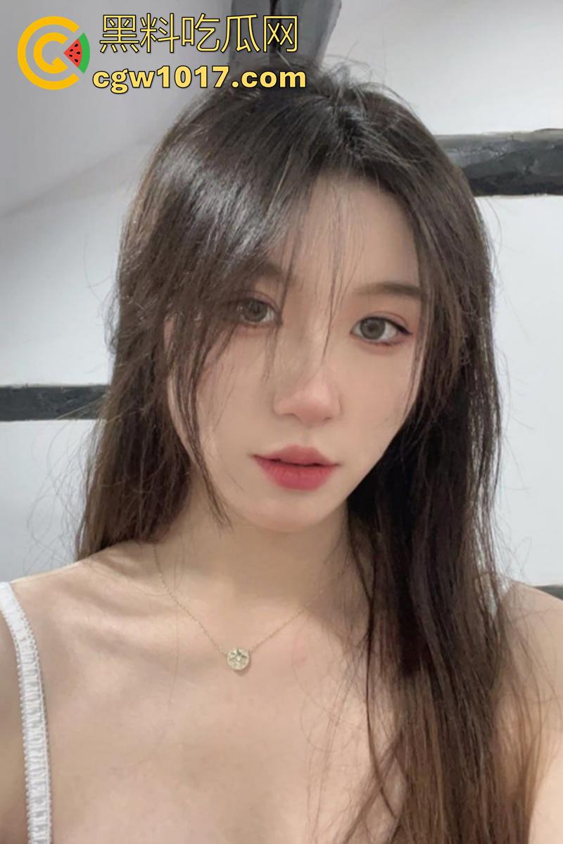 山东威海职业学院校花【邵舒琳】,野外露出与酒店爆操视频流出,口含肉棒表情淫荡,小穴被操到红肿惹人怜!-2