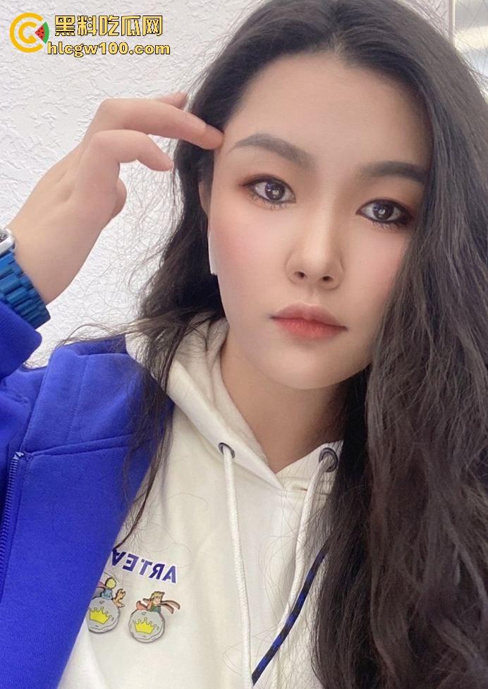 南京瑜伽教练【kioco】冷艳少妇就是个骚蹄子 钓了半年重金拿下 上床后主动求插骚穴喷到高潮连舔带操！-1