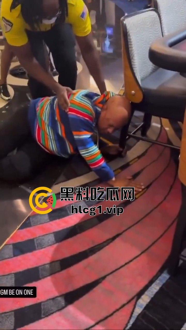 拉斯维加斯瓦坎达「马东锡」化身一拳超人，1打2轻松KO对手，黑人侠暴击看呆吃瓜群众！-2