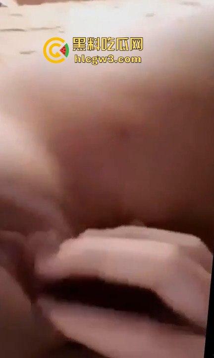 越南航空副机长性爱丑闻曝光 与白虎模特女友 『AuHaMy 』激情片流出 高潮叫声比飞机起飞还响!-9