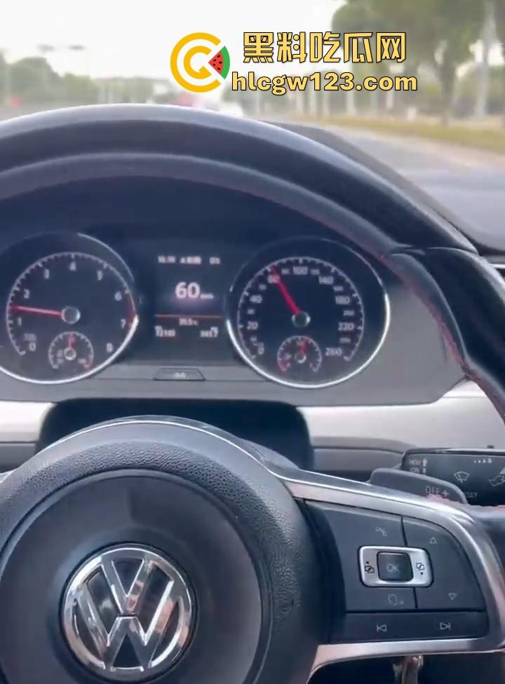 兄弟的眼镜女友 在车上激情口交 一边开车一边吃屌 停车后主动上位骑乘 偷情的感觉真刺激!-8