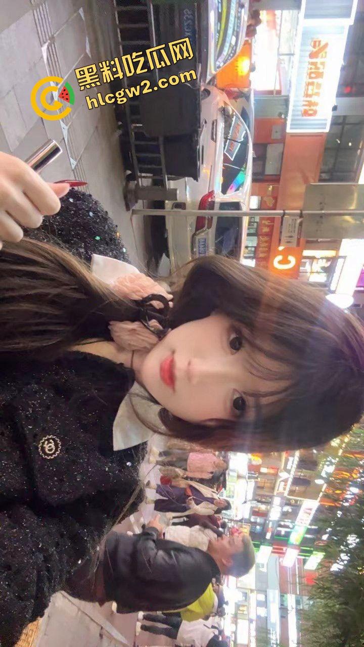 抖音清纯嫩妹网红骚鸡『怡小只』纤细美腿玉足超诱人！酒店与榜一大哥激情猛怼 独家真实曝光！-4