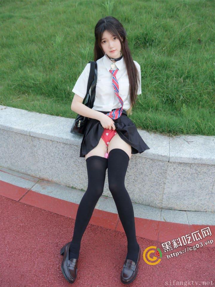 紧急企划【小恩】高颜值JK少女户外露出 楼道阳具抽插自慰 粉嫩白虎 香甜蜜汁 万元定制版 太极品了！精选81P+6V300分钟超大合集-3