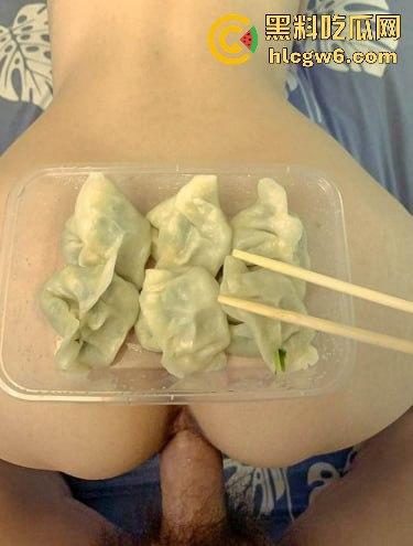 武汉『李雪 』被料友约炮开房，一边被日一边给爸打电话，大哥怒开暴力打桩模式，奶子晃得连她爸都听见了！-3