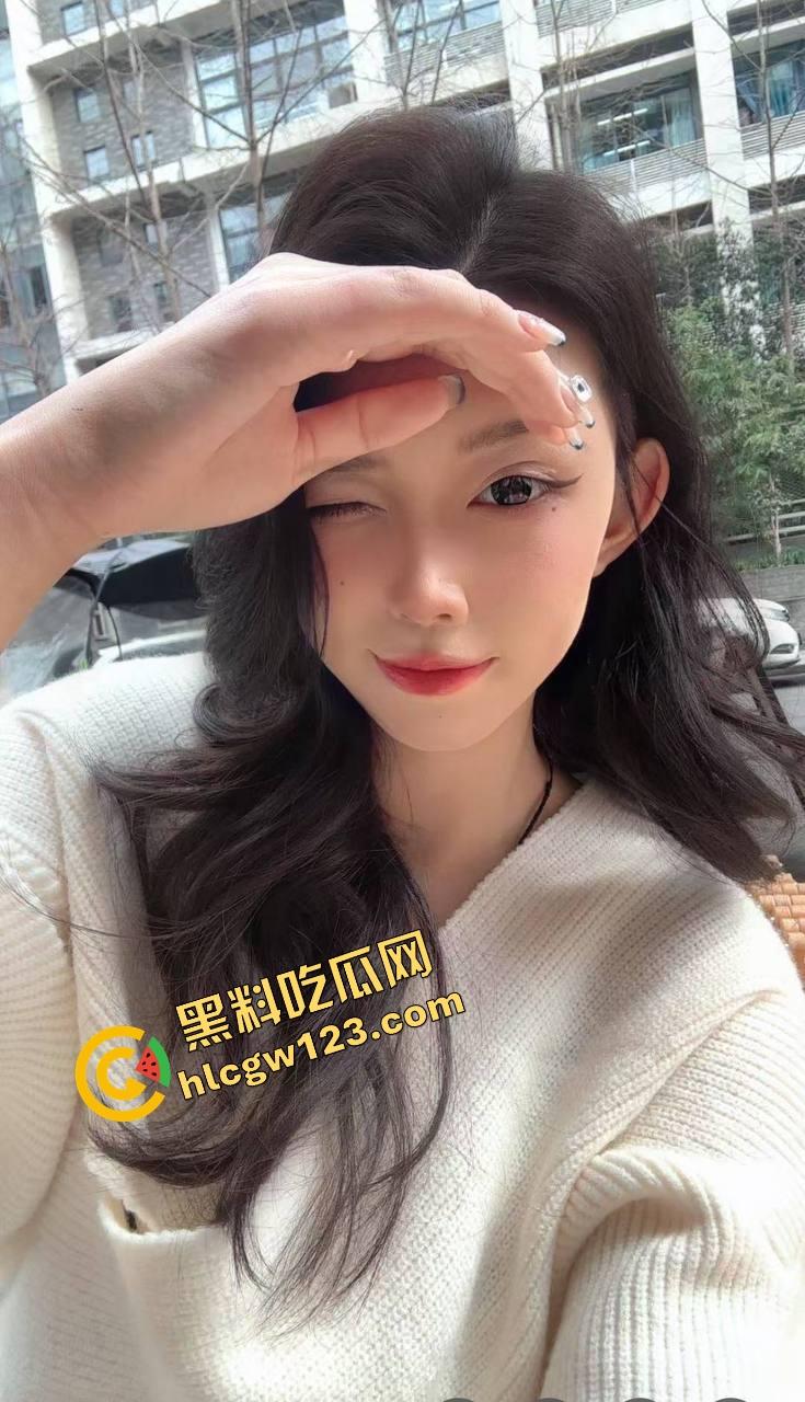 抖音『鹅妈妈』主播连麦,05后男大粉丝背着舍友宿舍厕所里狂撸,边打飞机边喊妈妈你太美啦!-5