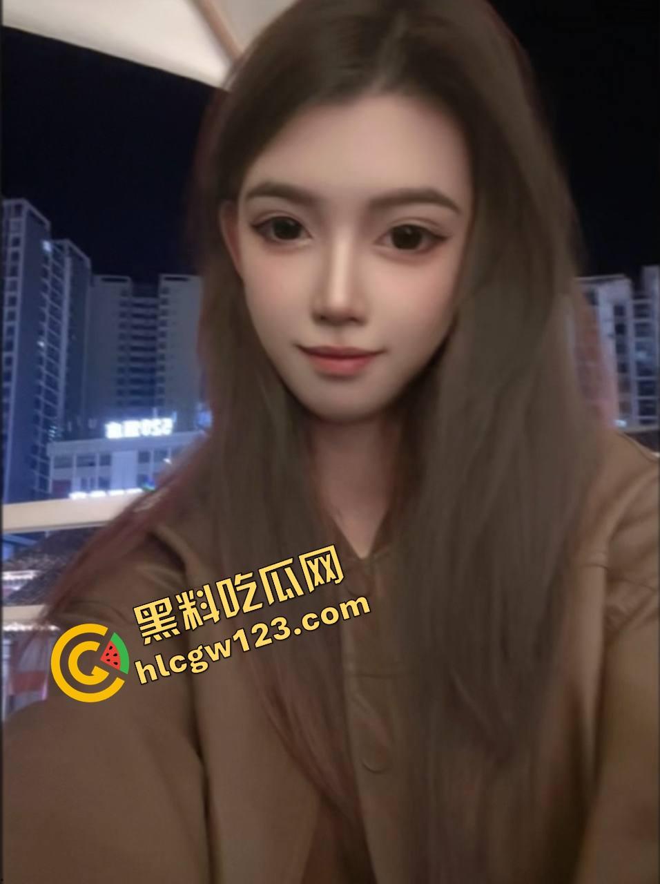 抖音『鹅妈妈』主播连麦,05后男大粉丝背着舍友宿舍厕所里狂撸,边打飞机边喊妈妈你太美啦!-6