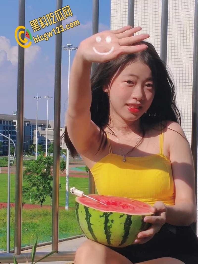 真没想到这么好看的女孩子,被主人调教得如此听话,长腿白丝屁股上写满骚话 !-1